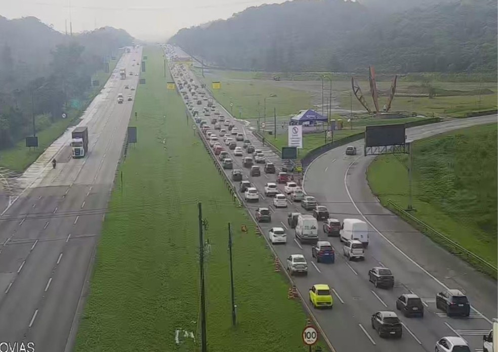 Rodovias do litoral de SP têm mais de 30 km de congestionamento às vésperas do Ano Novo — Foto: Ecovias