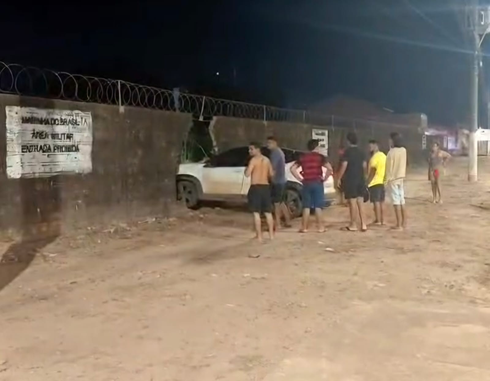 Motorista é resgatada após colisão contra muro da Marinha em Santarém​‌​