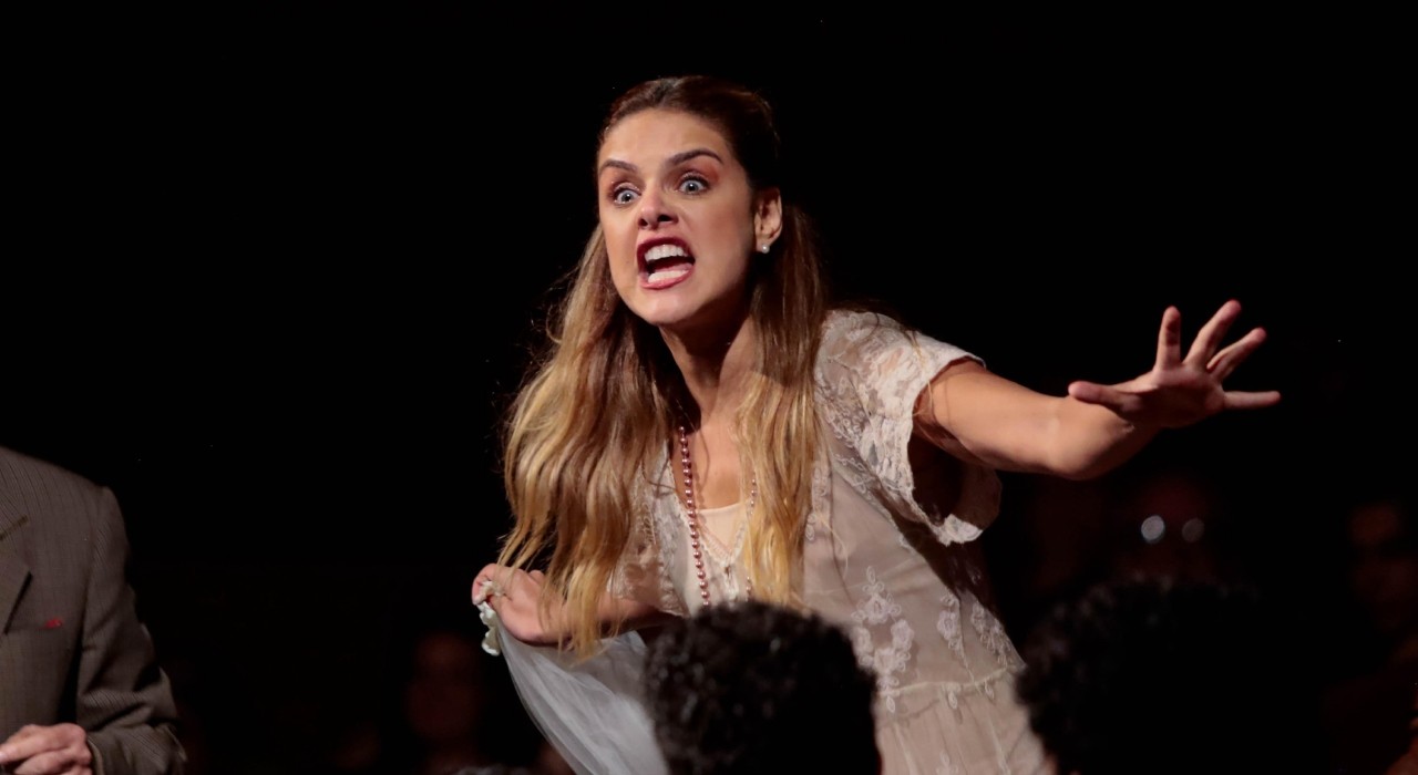 Atriz de adaptação de 'O Cravo e a Rosa' no teatro fala sobre interpretar Catarina no palco: 'Desafio e presente' 
