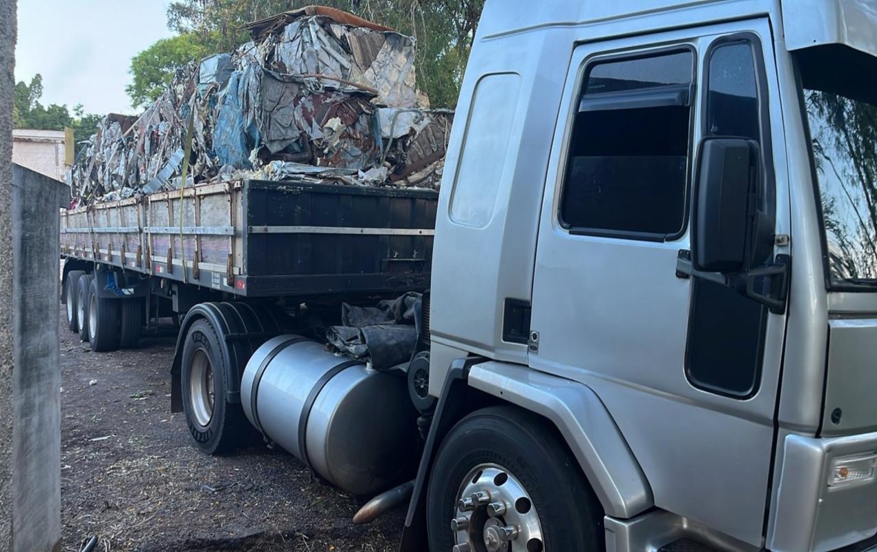 Polícia apreende mais de 4 toneladas de maconha escondida em carga de materiais plásticos em Sarapuí