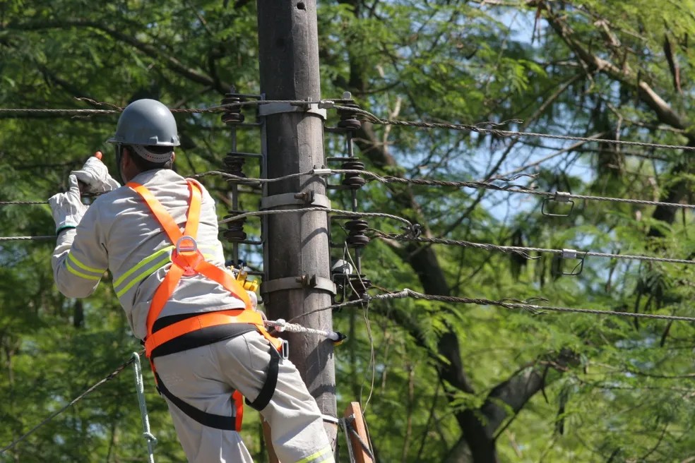 Bairros de Manaus e Zona Rural ficam sem energia nesta segunda-feira; veja locais e horários