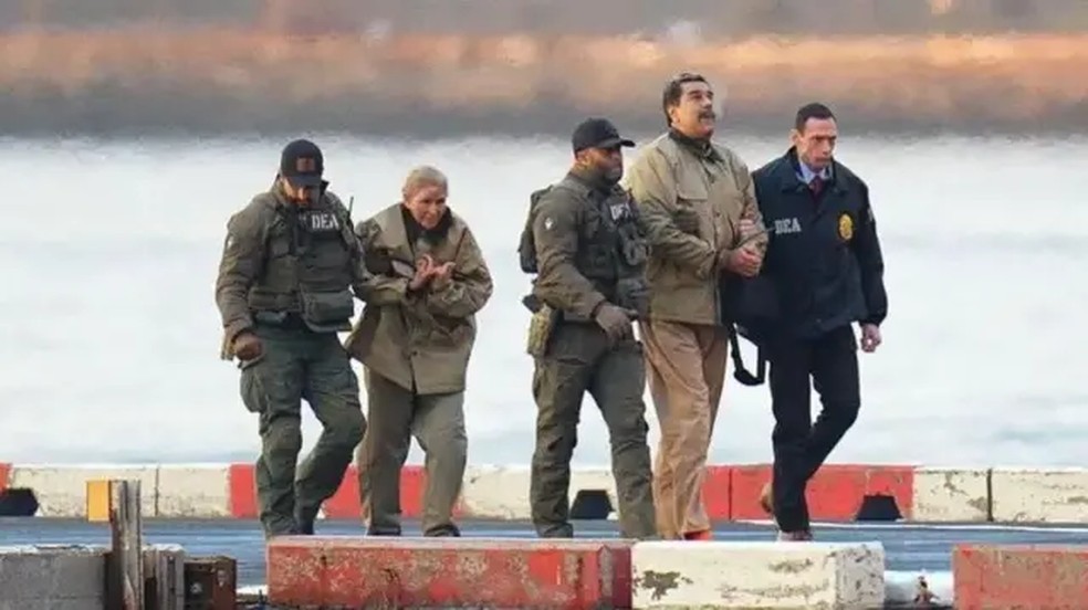 Maduro e a esposa foram levados ao tribunal, em Nova York, nesta segunda-feira (5/1). — Foto: Getty Images via BBC