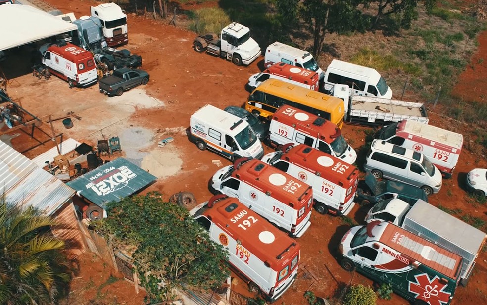 Ambulâncias do Samu parada por problemas mecânicos em novembro de 2023, em Goiânia, Goiás — Foto: Reprodução/TV Anhanguera