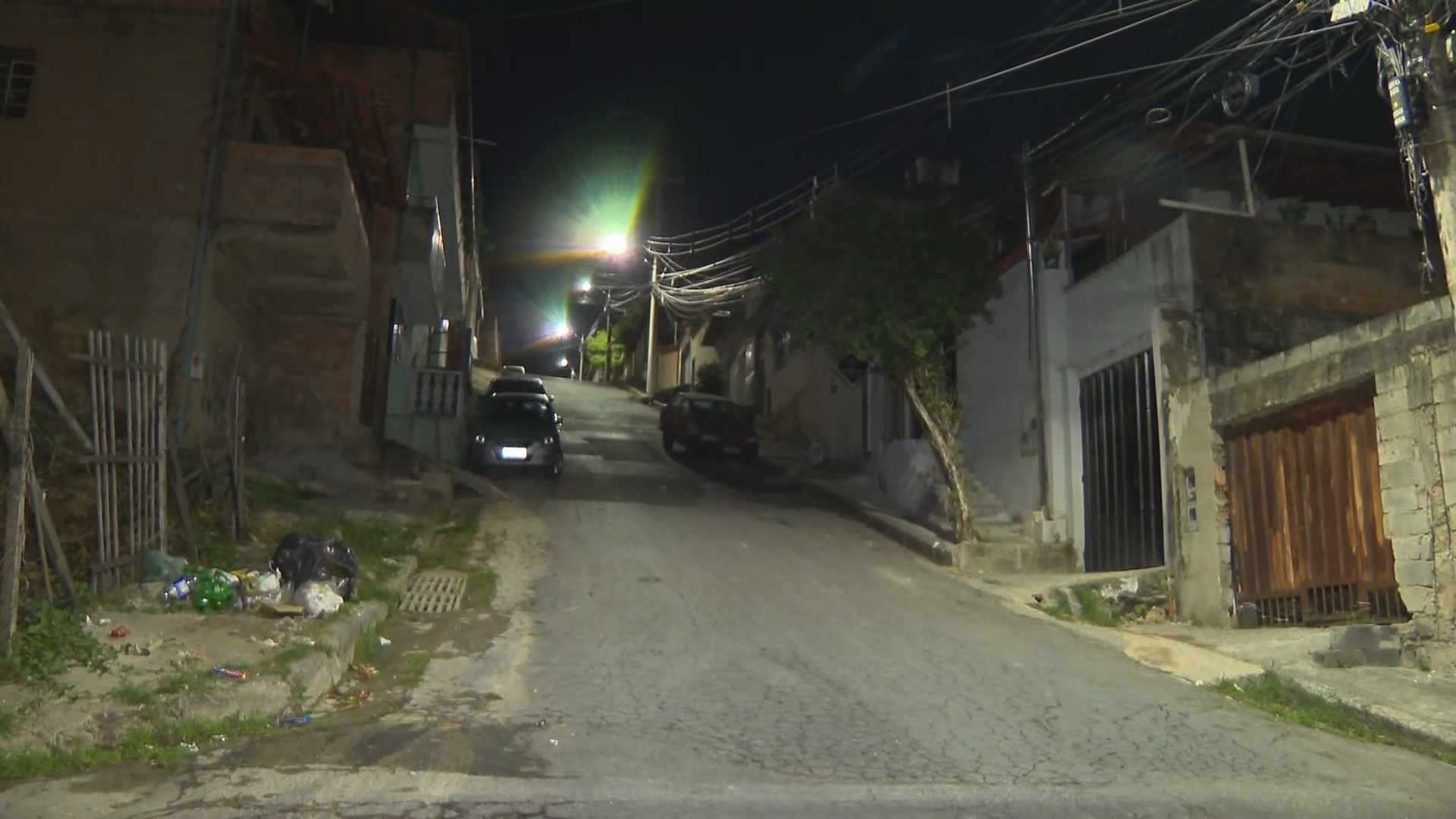 Três homens são presos depois de tentar fugir e apontar arma para policiais