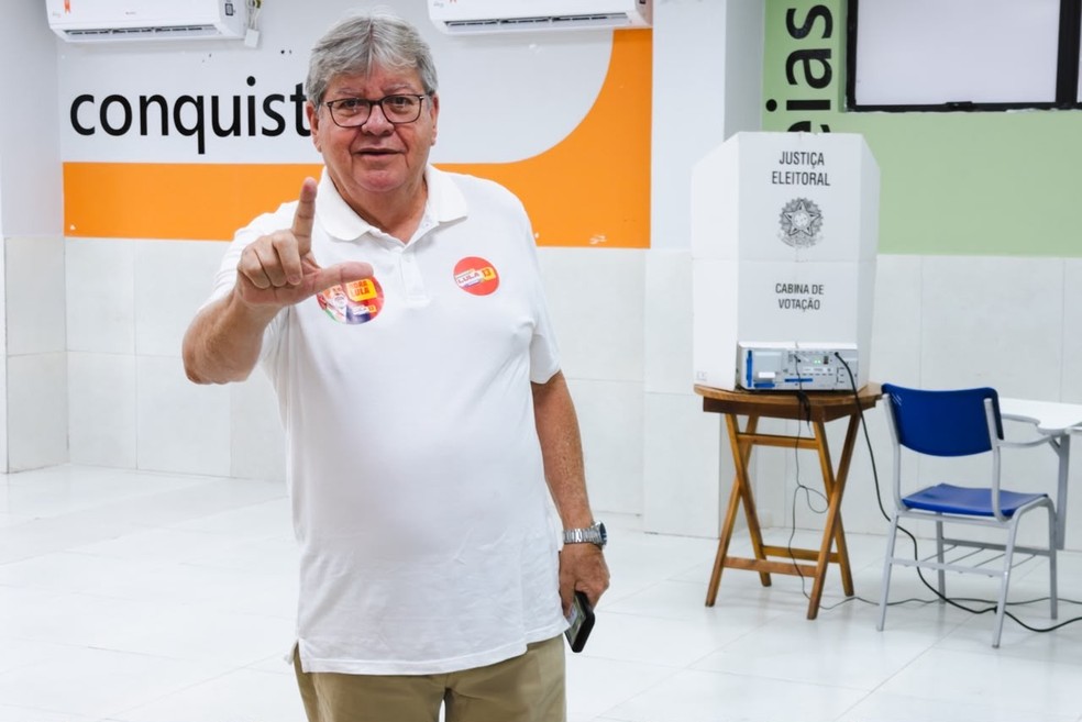 João Azevêdo (PSB), senador eleito pela Paraíba no 1º turno das Eleições 2026, vota no 2º turno, em João Pessoa. — Foto: Divulgação/Assessoria de Imprensa João Azevêdo