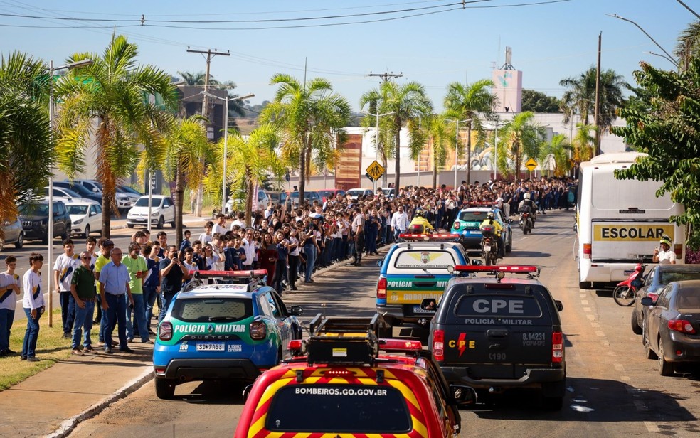 Centenas de pessoas se reuniram para acompanhar a prociss�o que trazia os sinos � Foto: Secom-Prefeitura de Trindade