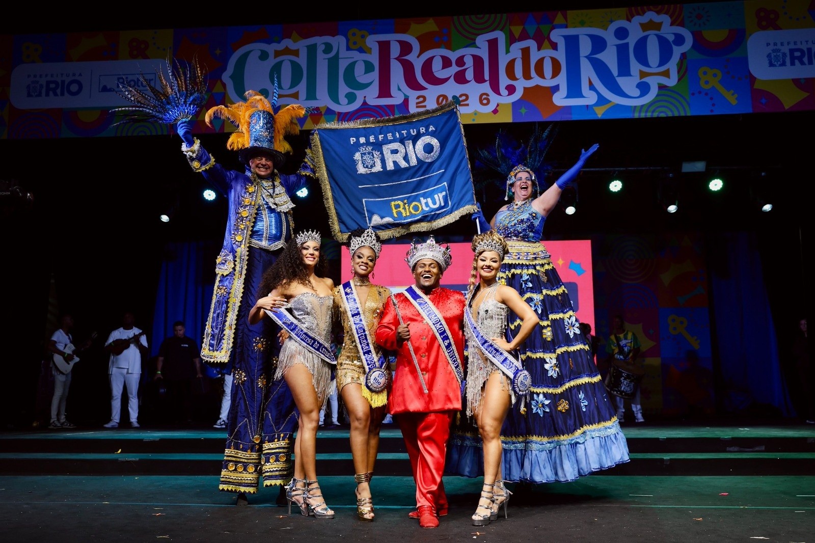 Corte do carnaval do Rio para 2026 é escolhida: Danilo Vieira é o novo Rei Momo e Caroline Xavier é a rainha