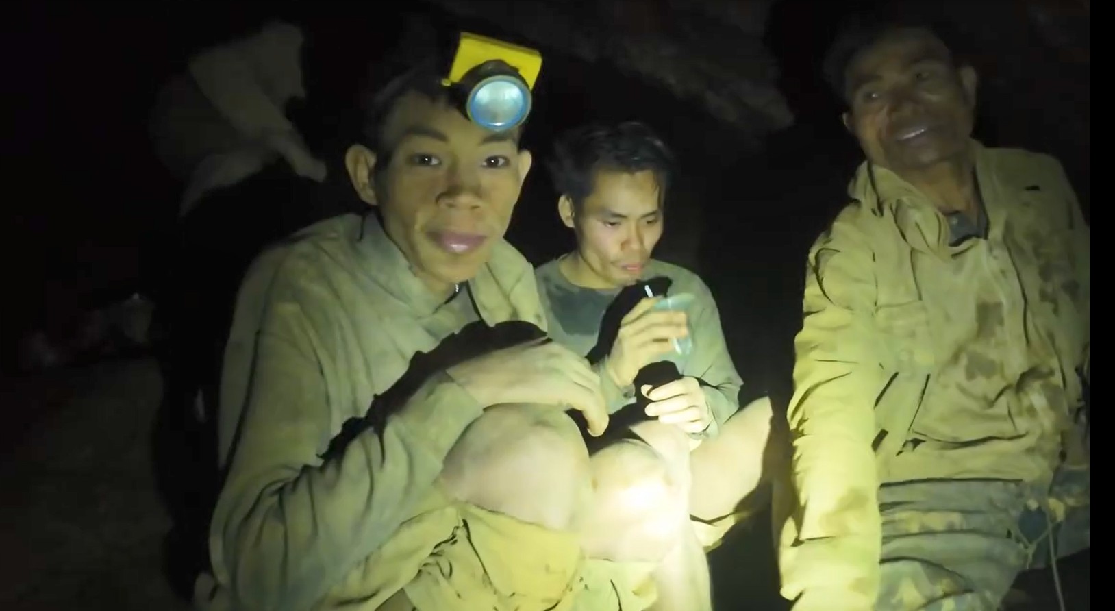 Sobreviventes presos em caverna no Laos mandam recados para familiares: 'Não precisa se preocupar, mãe'