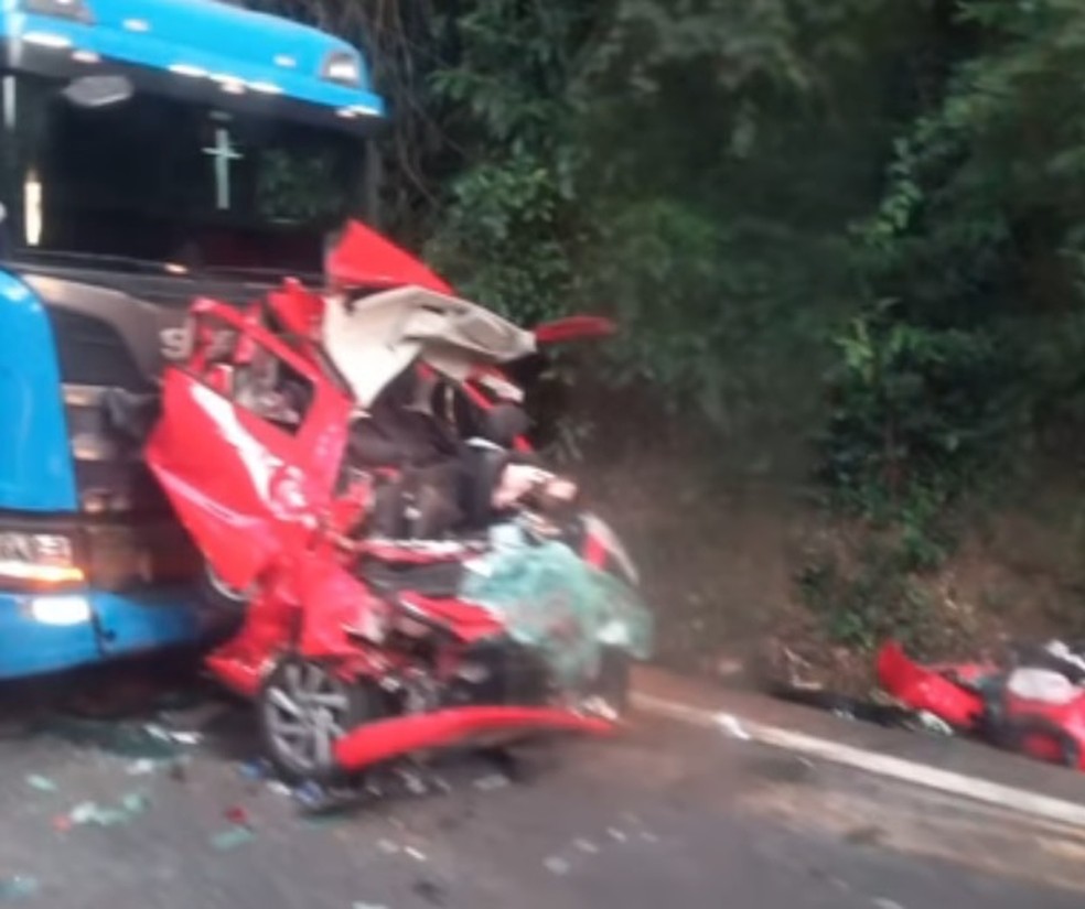 Duas pessoas morrem e duas ficam feridas após acidente em rodovia de SP  — Foto: André Phellype Santos