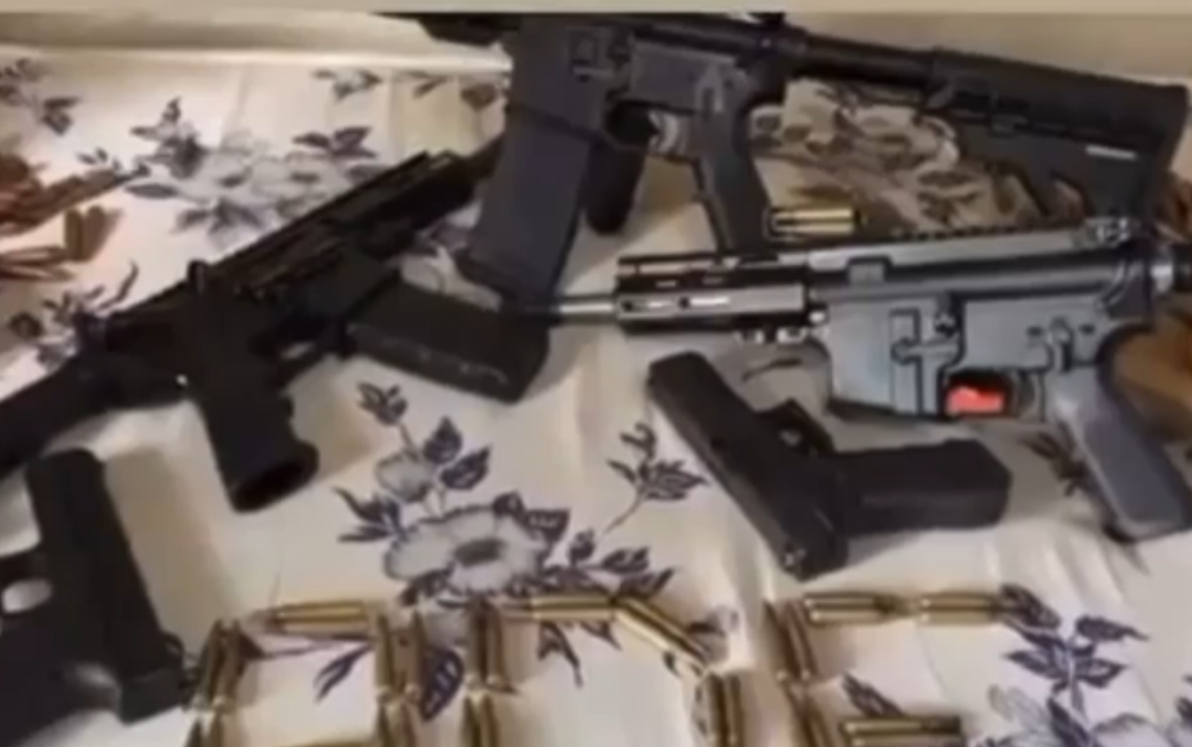 Operação identifica donos de fuzis e de mais de 500 munições após suspeitos ostentarem armas nas redes sociais, diz PF