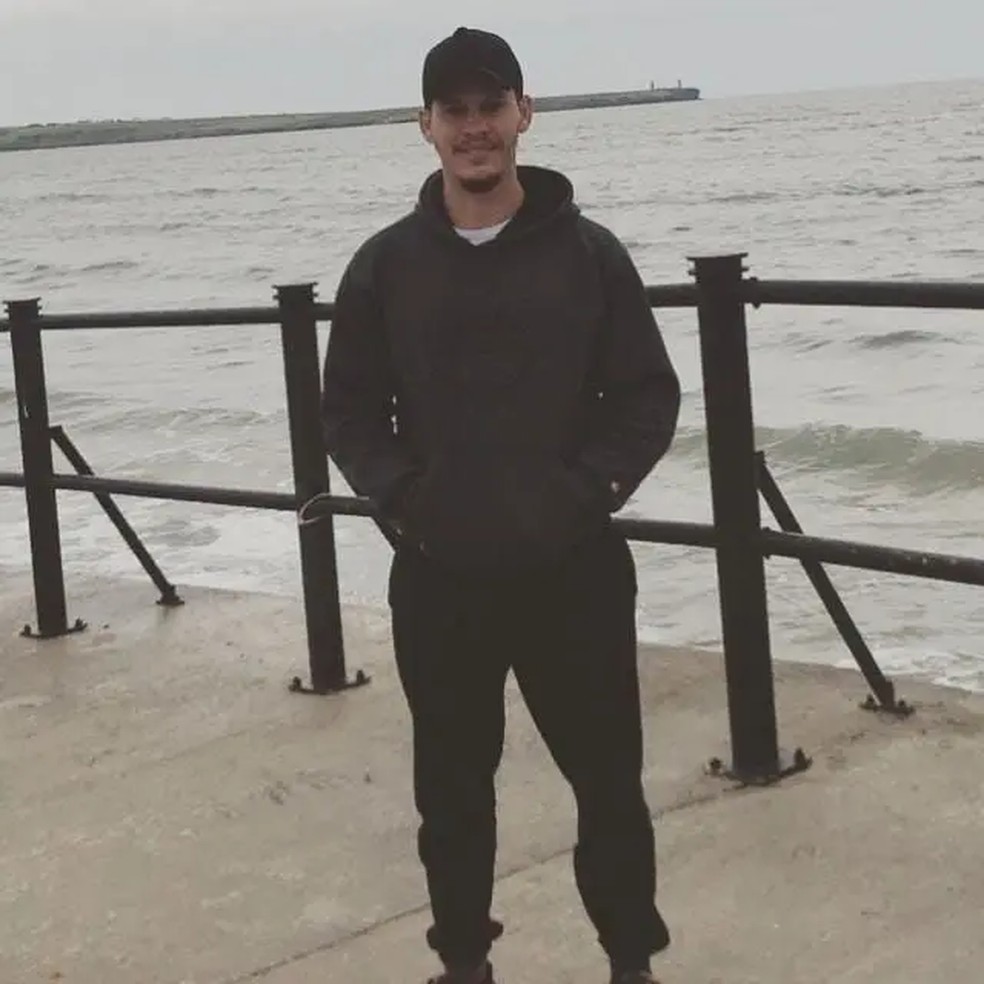 Guilherme dos Santos, hoje com 34 anos, sofreu em 2021 um acidente no trabalho que levou à amputação de um dedo da mão — Foto: Arquivo Pessoal
