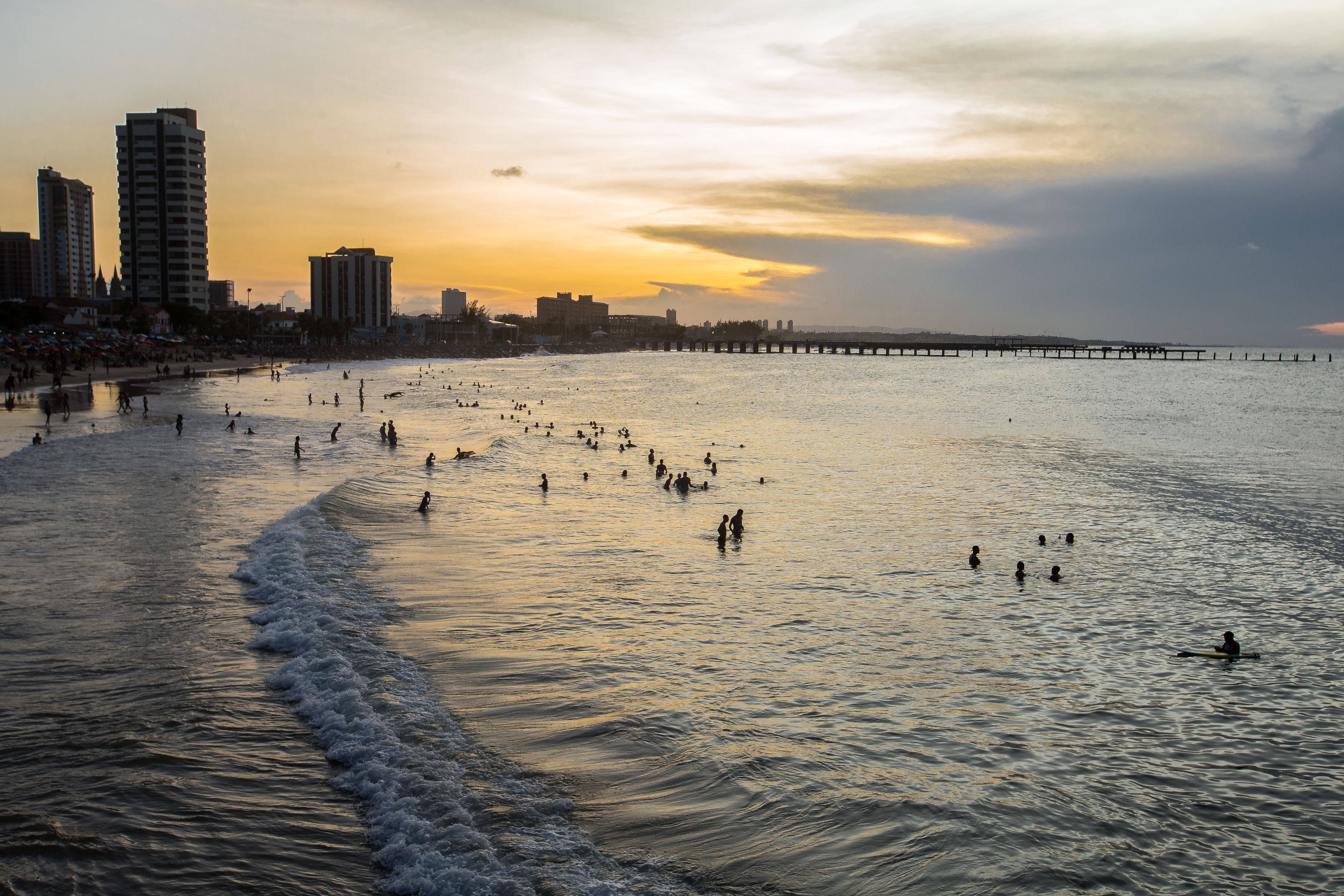 Praia de Iracema completa 100 anos: conheça a história do nome e veja programação comemorativa