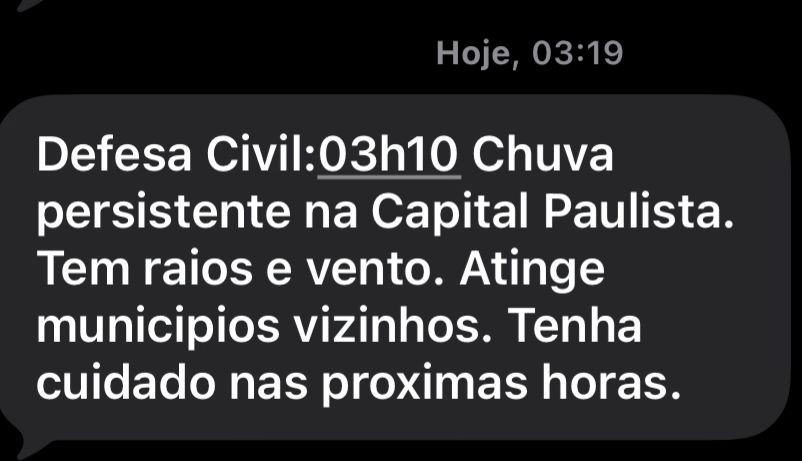 Chuva deixa capital em estado de atenção para alagamentos nesta terça-feira; Defesa Civil emite alerta de raios e vento