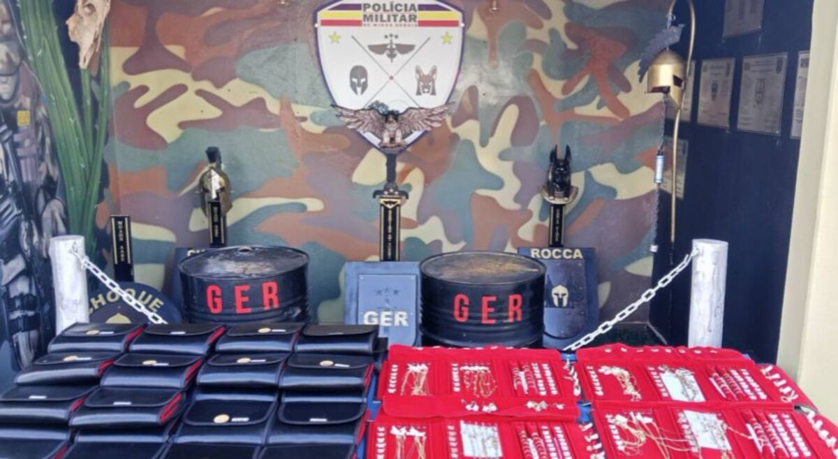 Trinta mostruários de semijoias roubados são encontrados em matagal, em Montes Claros