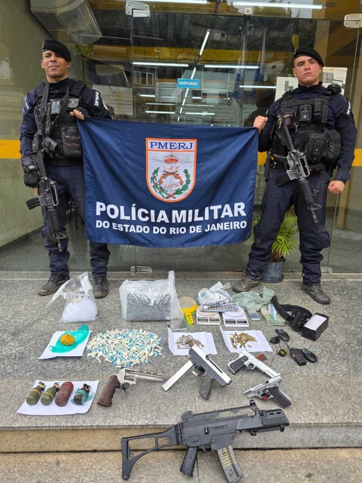 Polícia Militar apreende armas, granadas e drogas em Três Rios