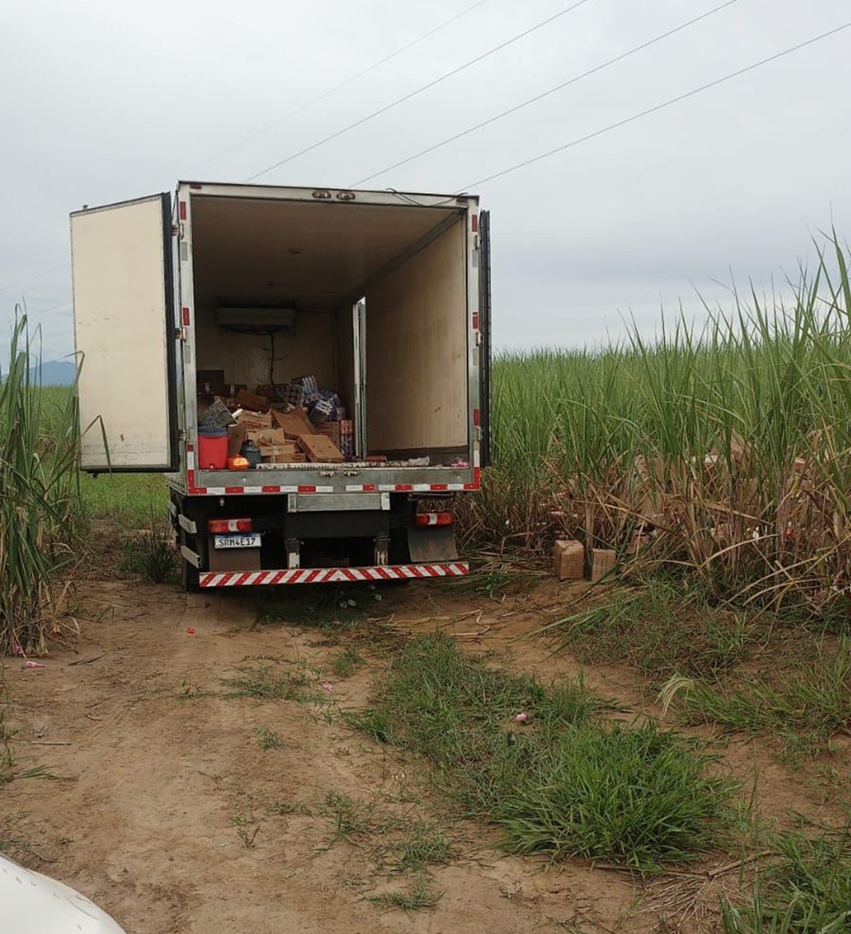 Operação policial recupera caminhão e carga de laticínios roubados em Campos