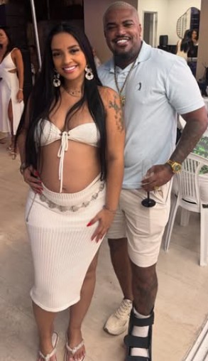 Cantor Tonzão Chagas, ex Hawaianos, é preso por violência doméstica no Rio; esposa está grávida