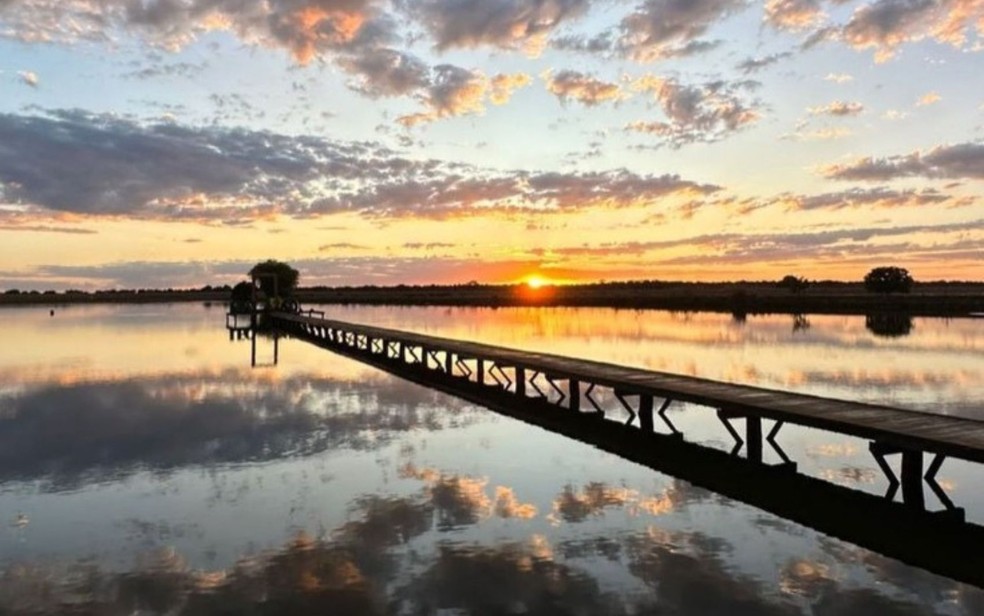 Pôr do sol na Fazenda Talismã do cantor Leonardo, em Jussara — Foto: Reprodução/Redes Sociais