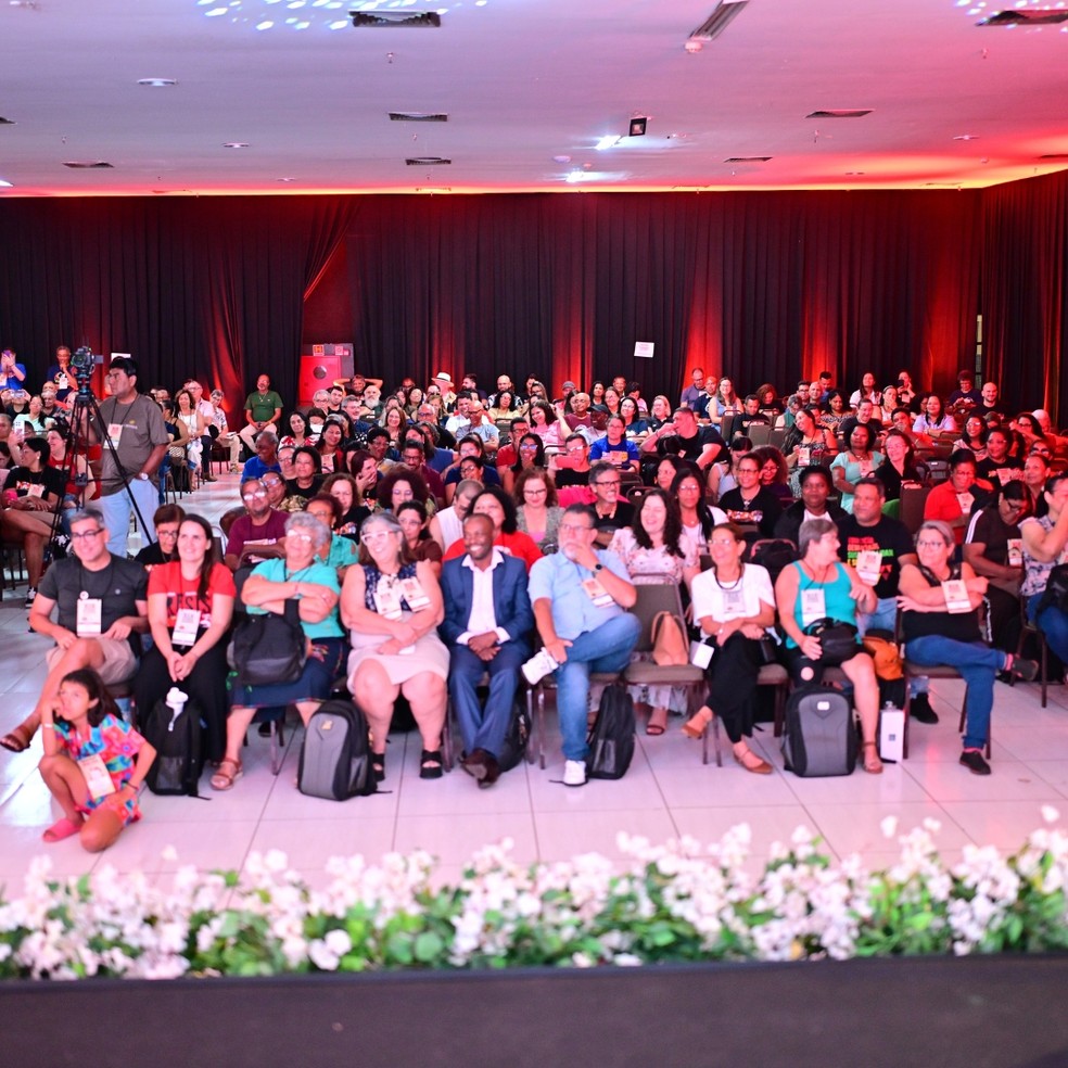 Congresso reúne representantes da educação pública de 142 municípios de Mato Grosso — Foto: Carandá Propaganda