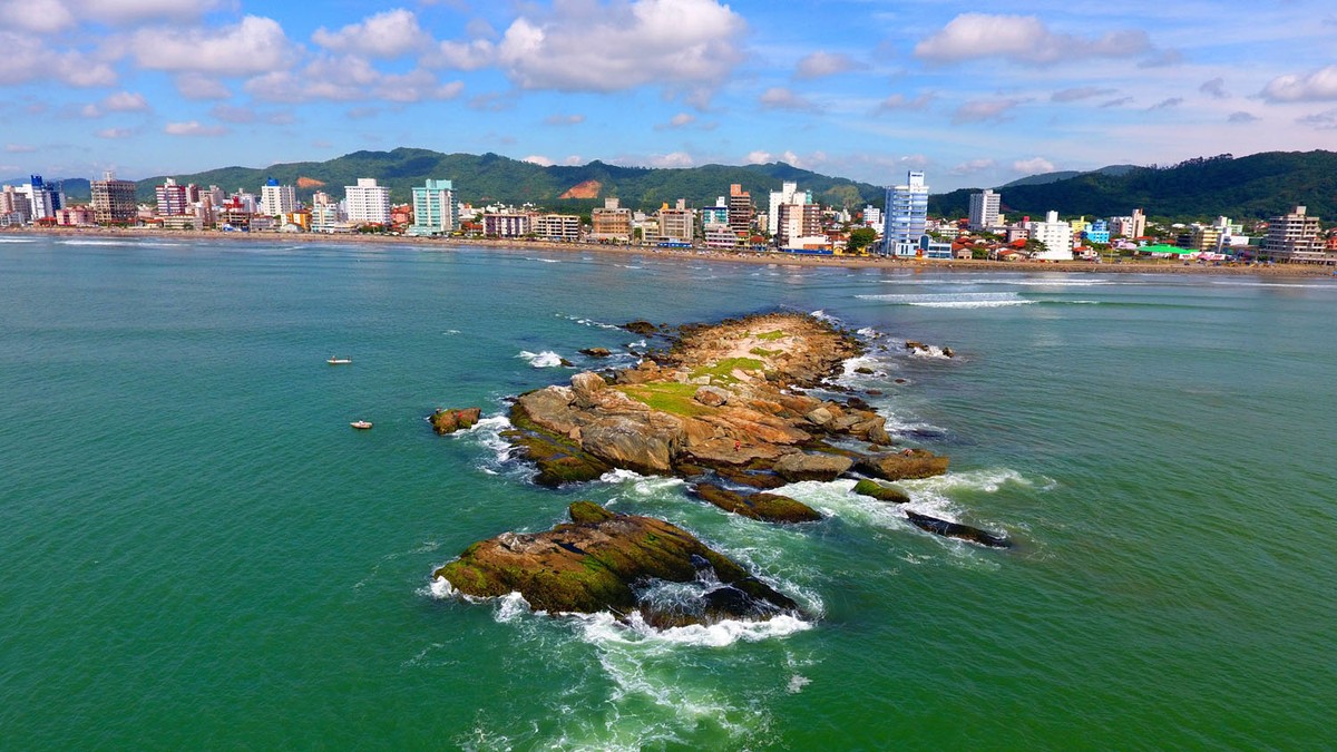 Os 10 destinos de praia mais bem avaliados do Brasil, segundo o Airbnb