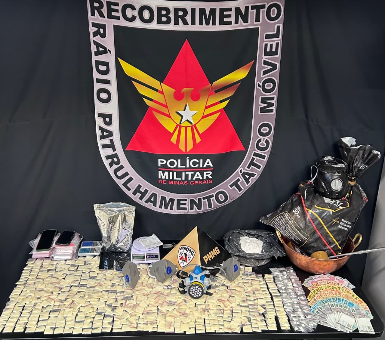 Suspeito é preso e PM desmonta laboratório de cocaína em MG