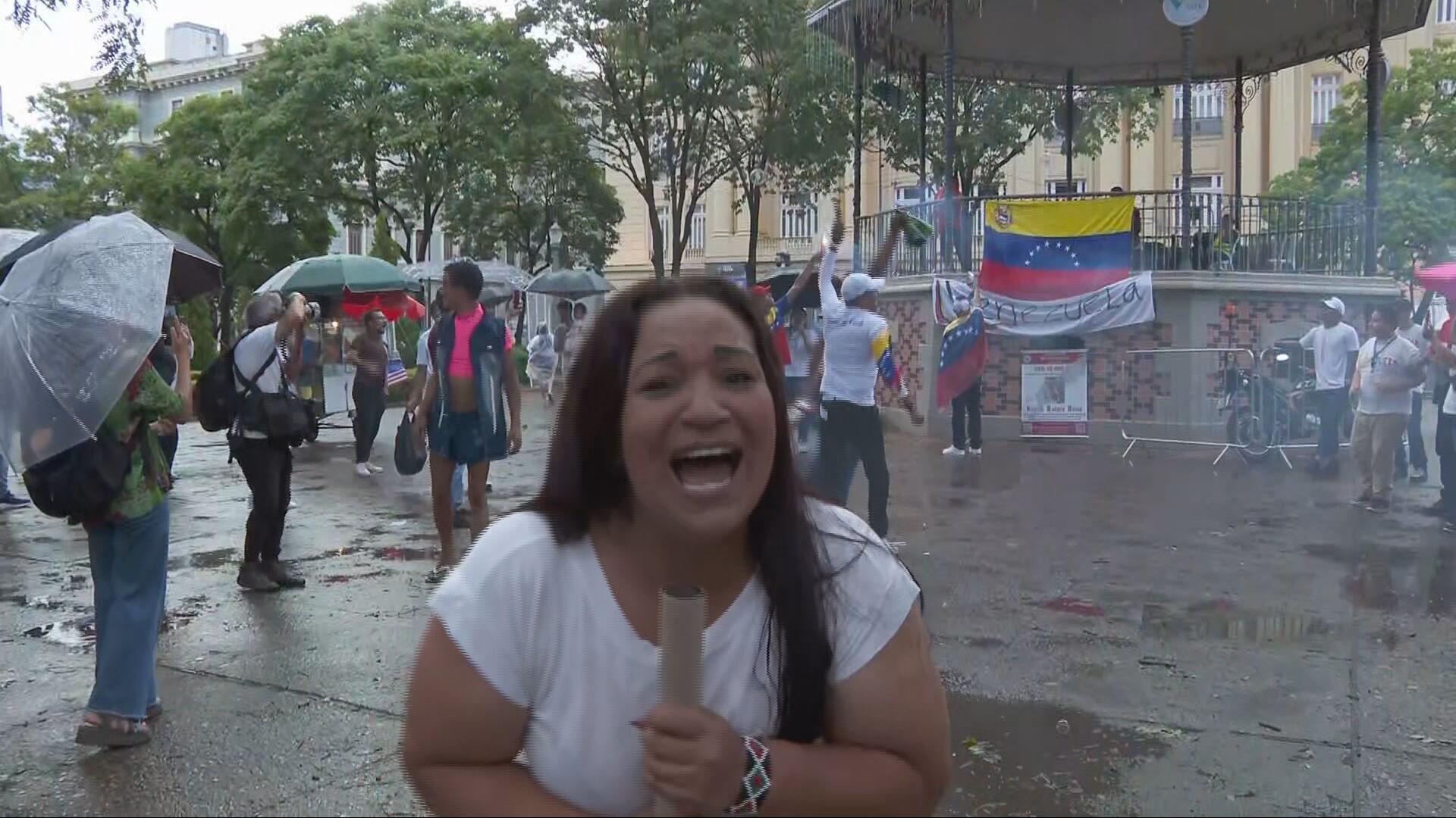 Venezuelanos se reúnem em ato contra Nicolás Maduro na Praça da Liberdade, em BH