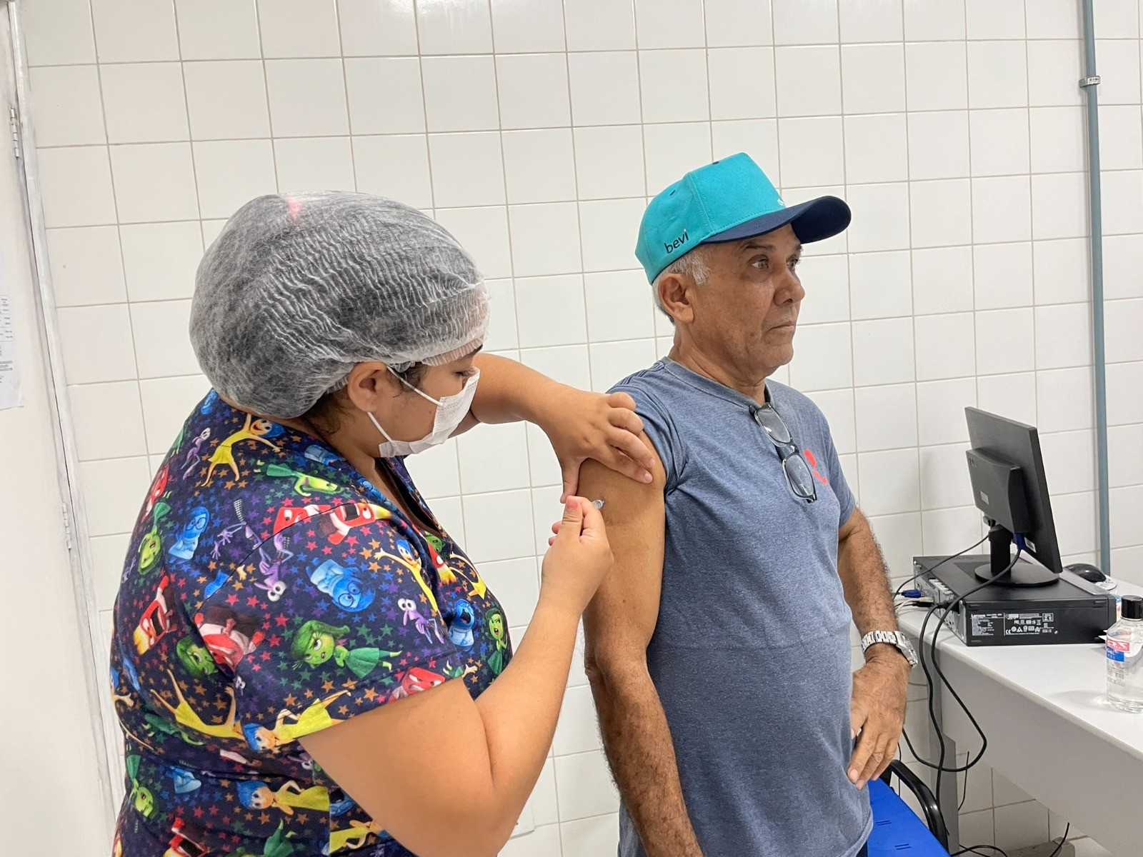 Ação promove vacinação e testagem de ISTs na Praça da Bandeira, no Centro de Teresina