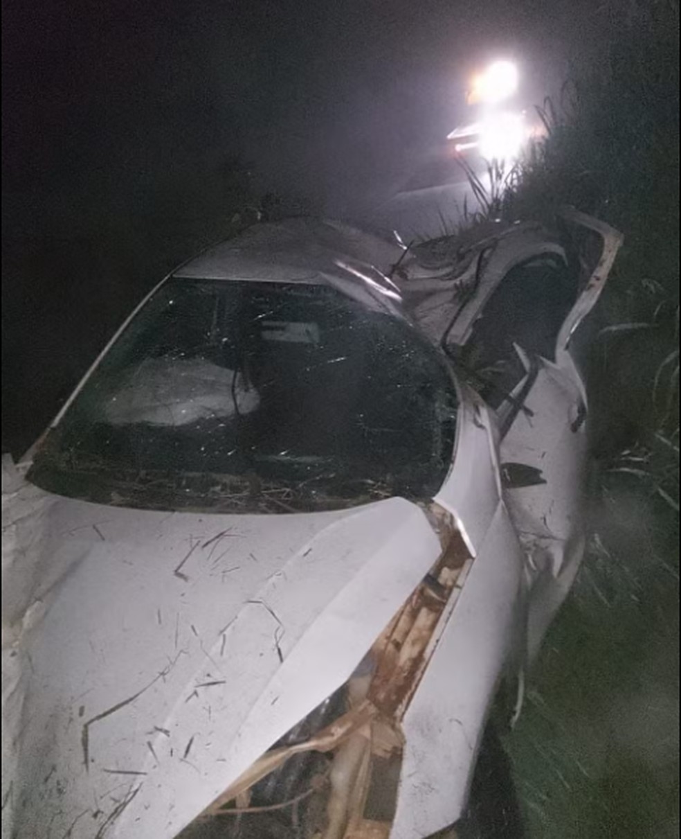 Carro de Nicolas Garcia Papacosta ficou destruído — Foto: Divulgação