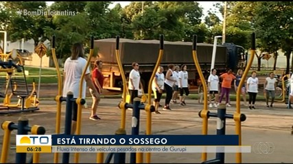 Fluxo de veículos gera insegurança próximo de parque