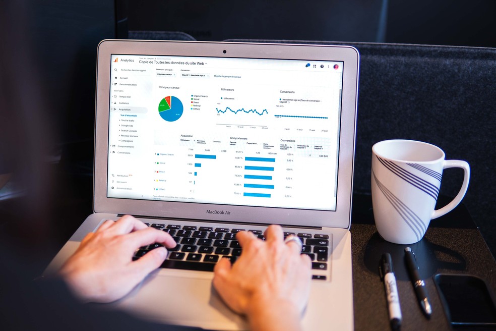 Cientista de dados é uma das vagas oferecidas pela empresa.  — Foto:  Myriam Jessier/Unsplash
