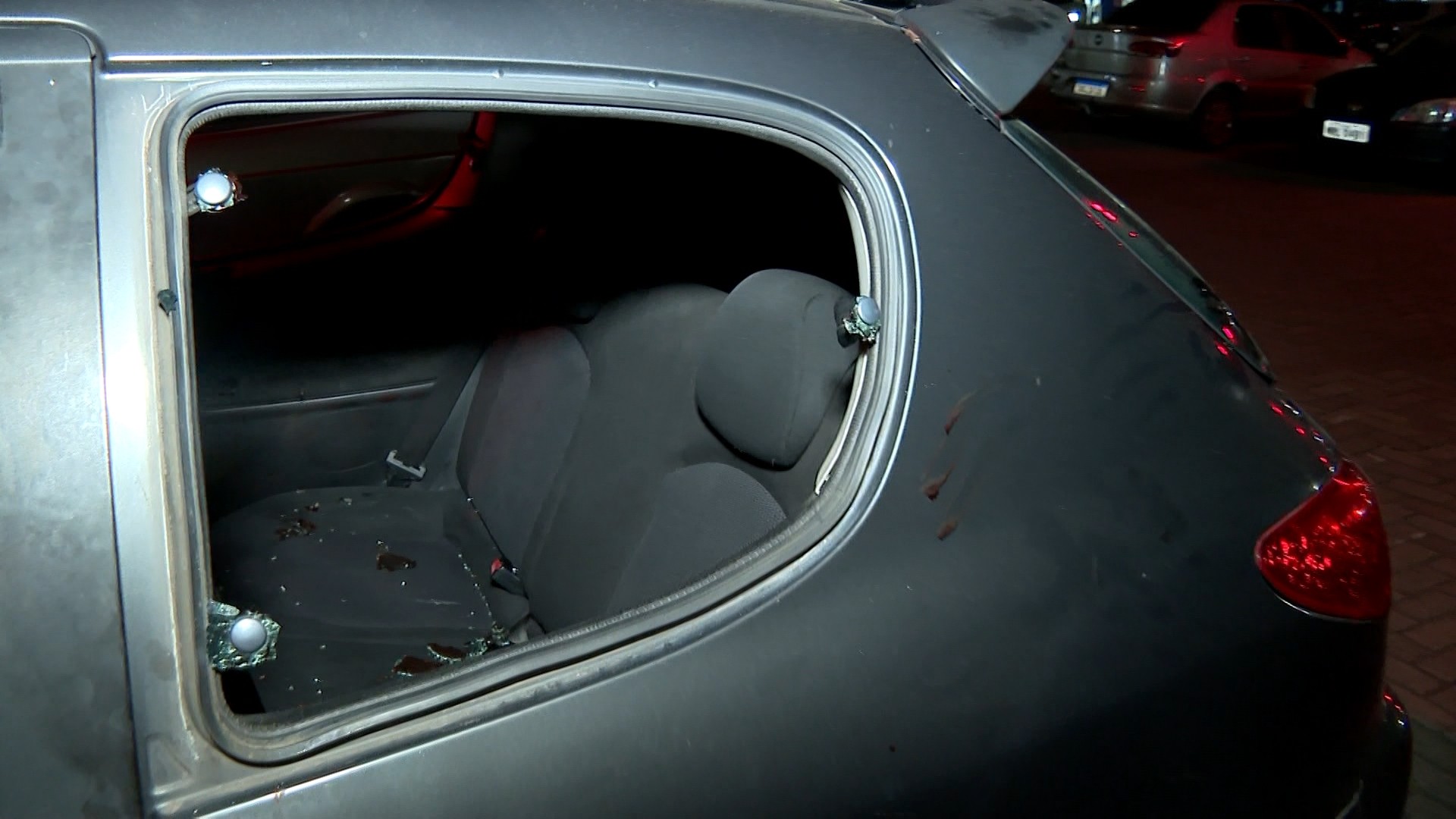 Criança morre baleada após carro da família ser atacado por engano durante troca de tiros entre facções no ES