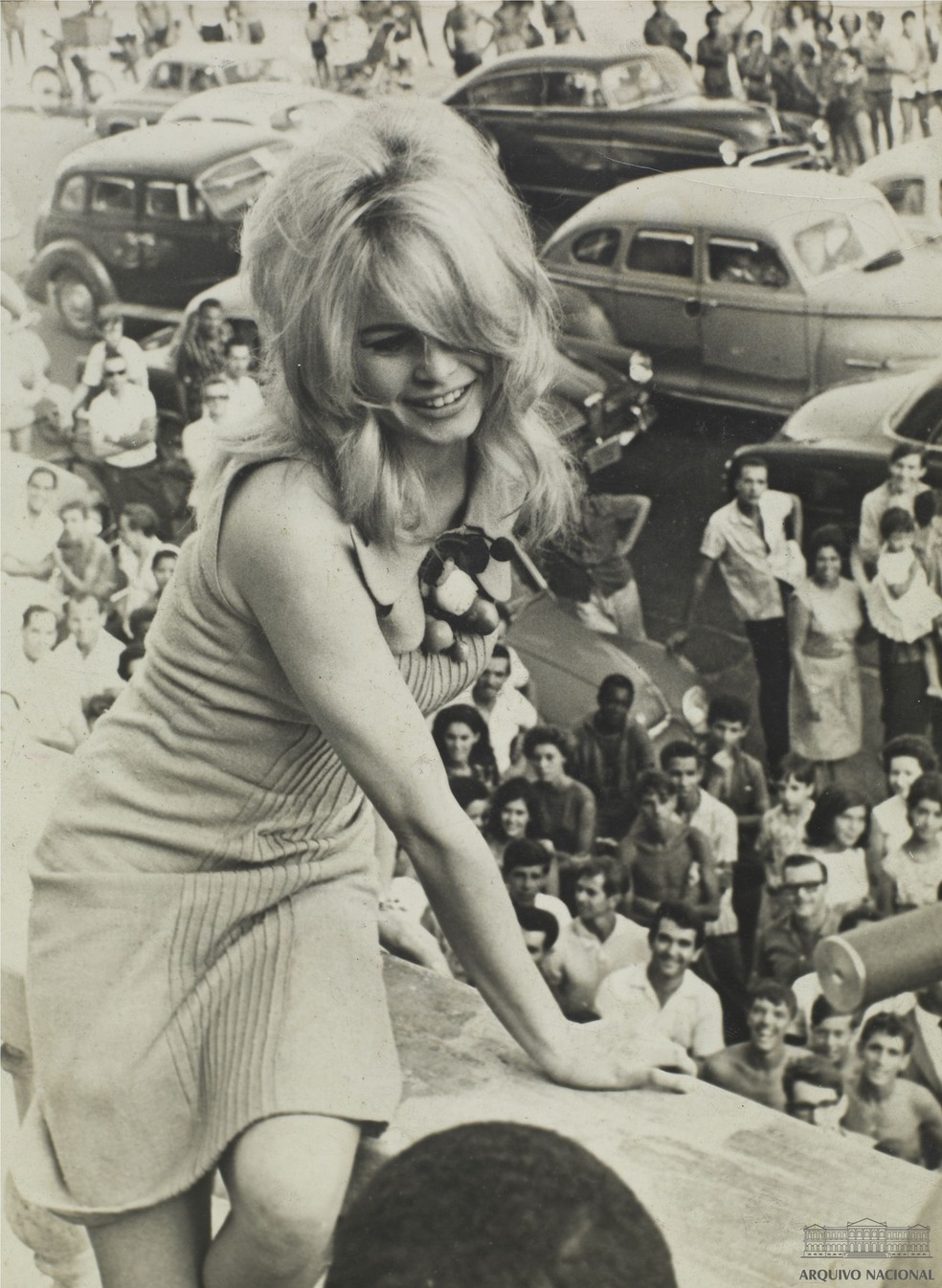 Brigitte Bardot durante visita ao Rio de Janeiro em janeiro de 1964 — Foto: Arquivo Nacional/Fundo Correio da Manhã