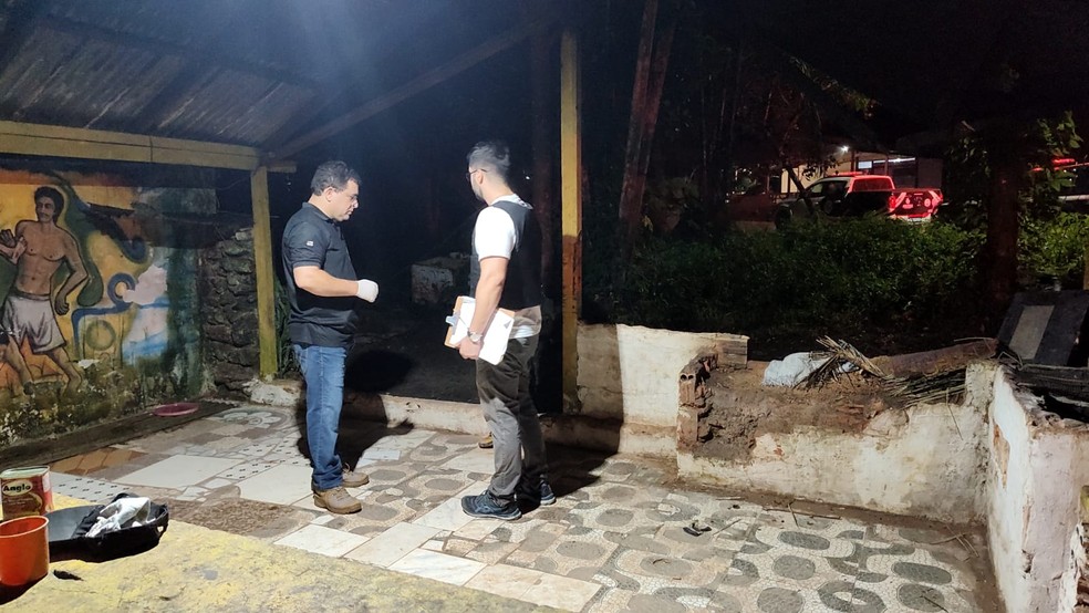 Polícia esteve na casa do casal na noite de sexta-feira. — Foto: Reprodução