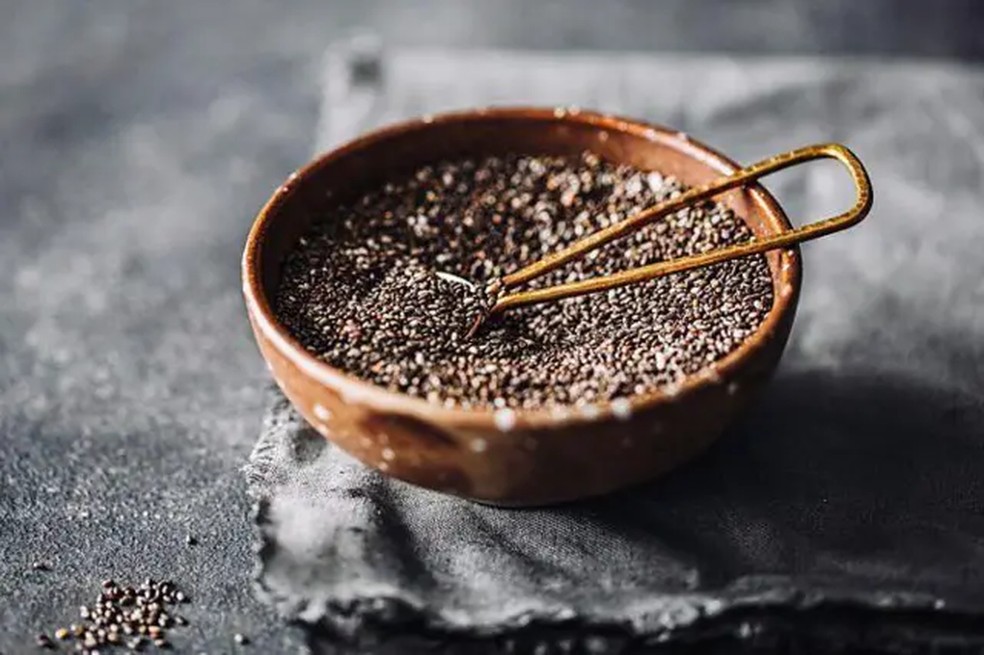 Para conseguir o melhor da chia, as sementes precisam ser moídas antes de ingeridas, segundo os cientistas. — Foto: GETTY IMAGES via BBC