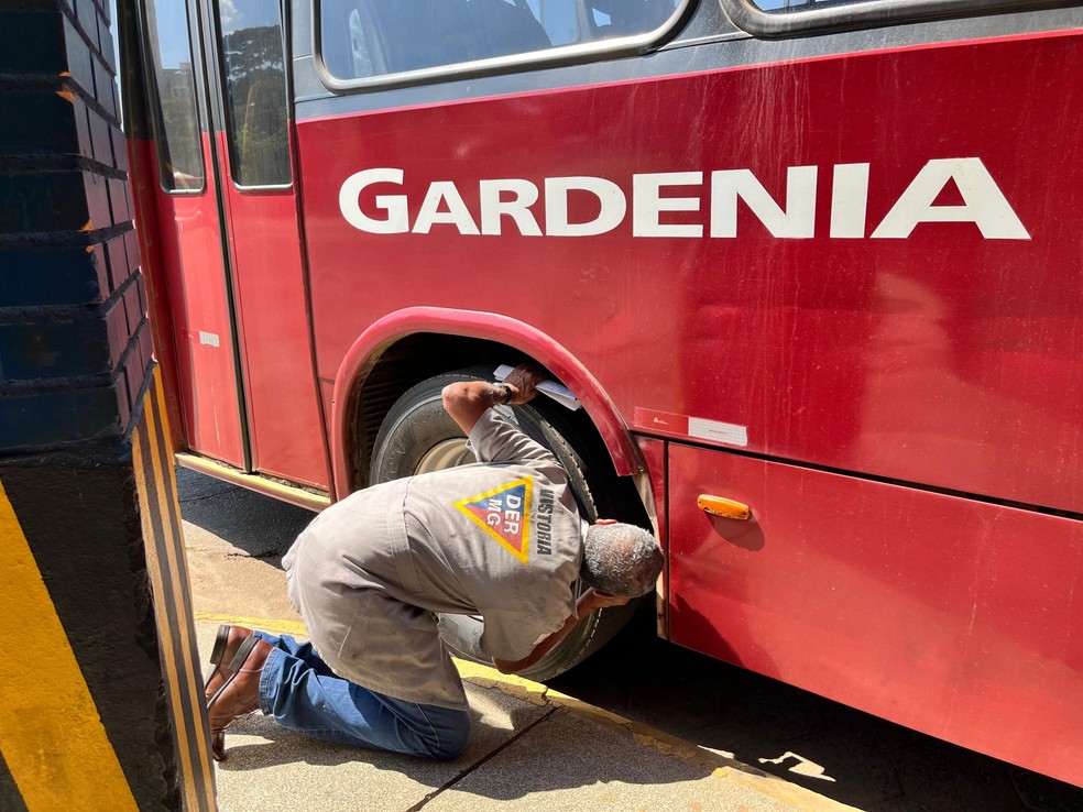 Operação Ponto Final termina segundo dia de fiscalização com 13 ônibus da Gardenia retirados de circulação — Foto: Danielle Formaggio