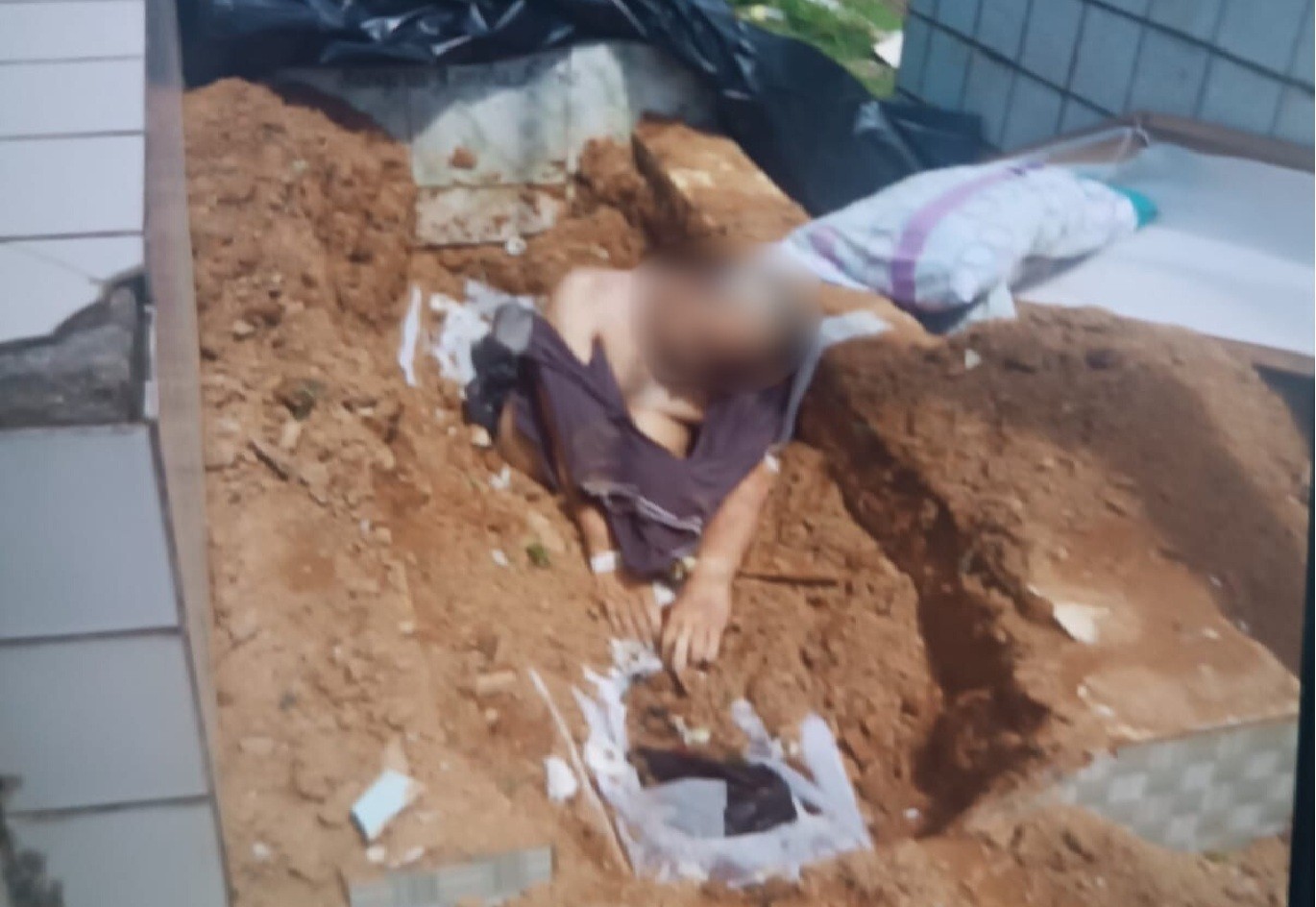 Coveiro acha corpo sentado em cima de cova aberta em cemitério no Grande Recife