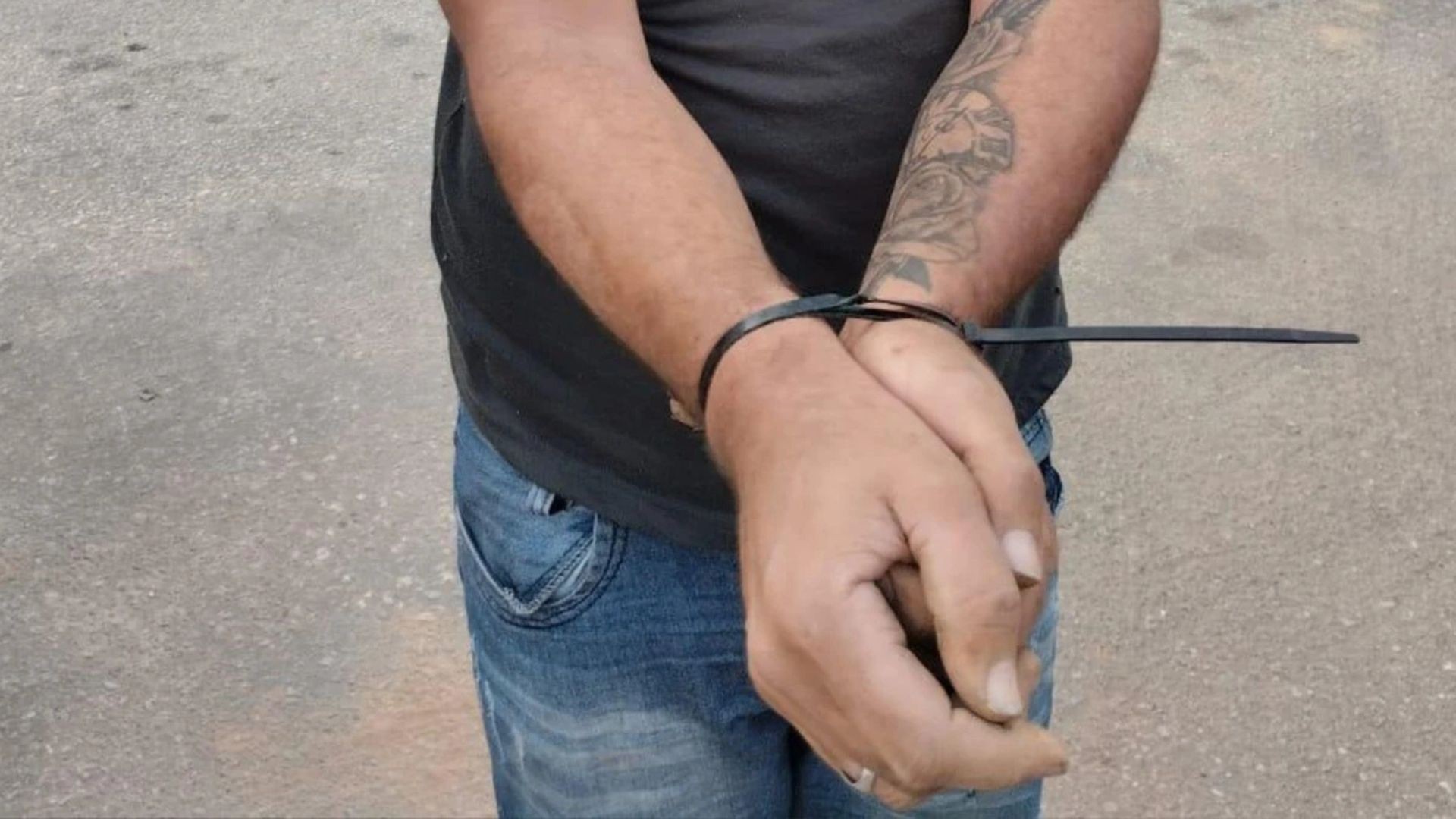 Criminosos sequestram e amarram mãos de motorista para roubar caminhão de cerveja na BR-101, no ES