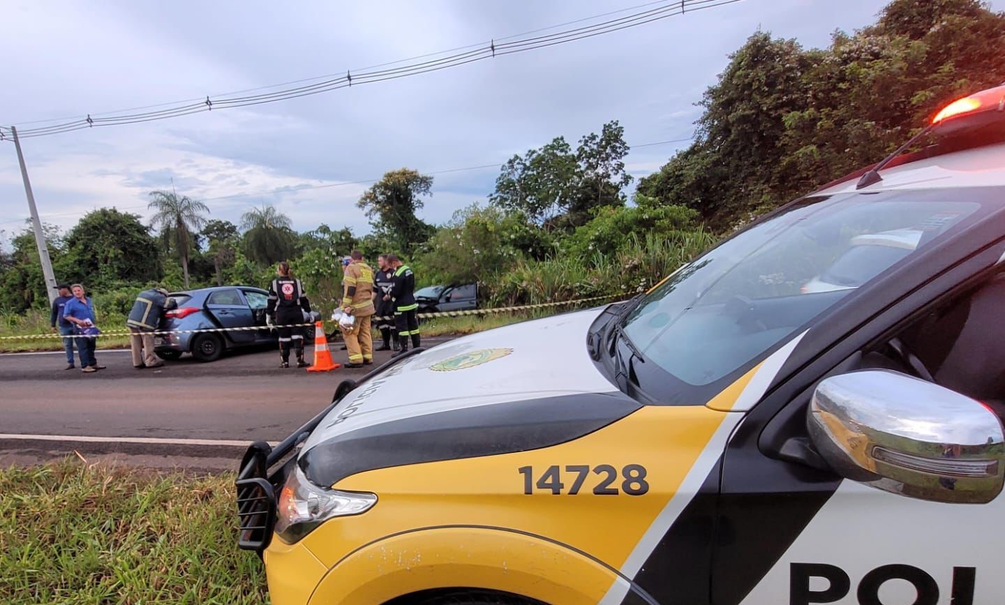 Passageira morre após carro em que estava bater de frente contra Audi na PR-577