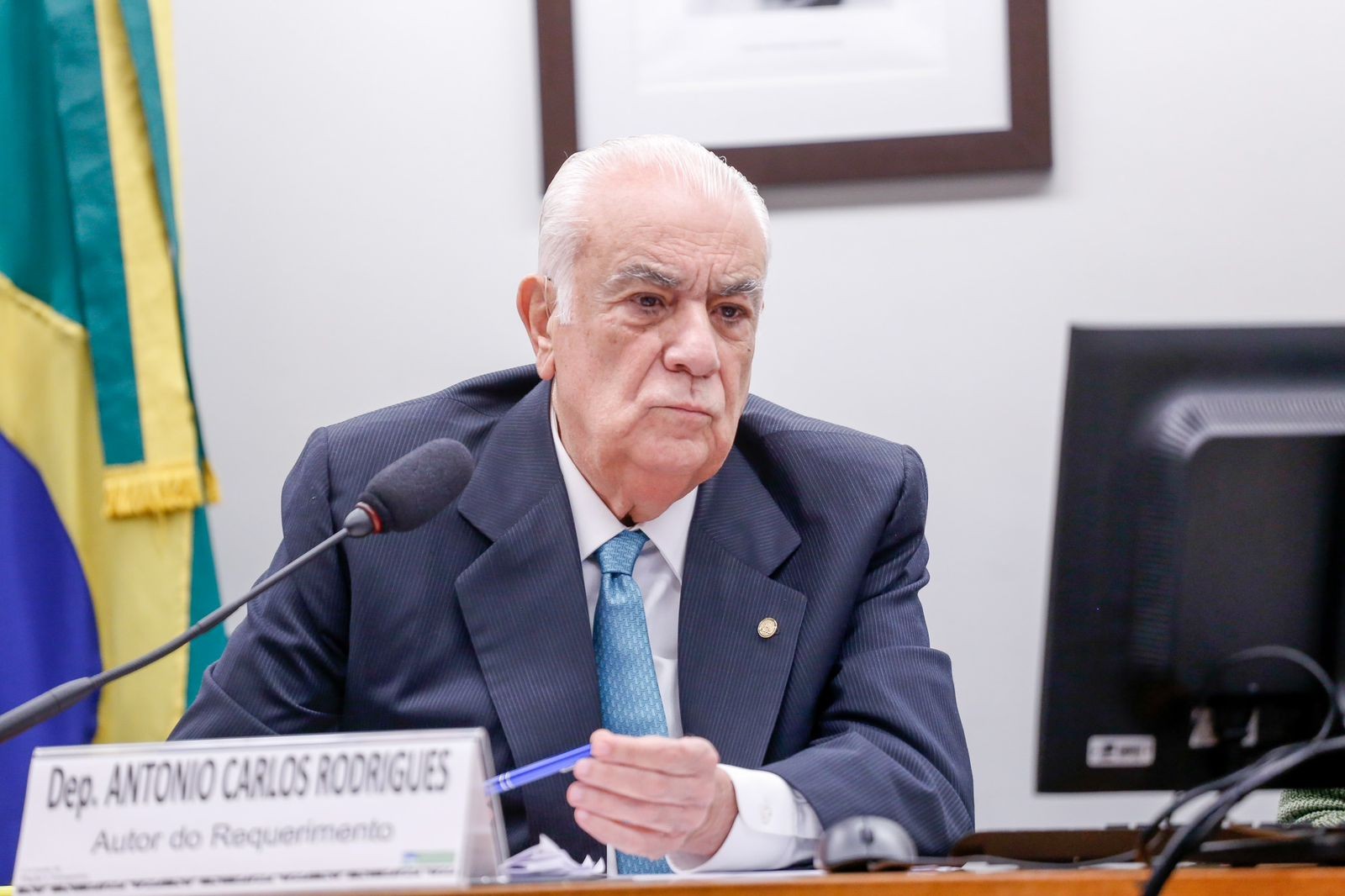 Após anunciar expulsão, PL decide manter deputado federal que fez elogios a Alexandre de Moraes