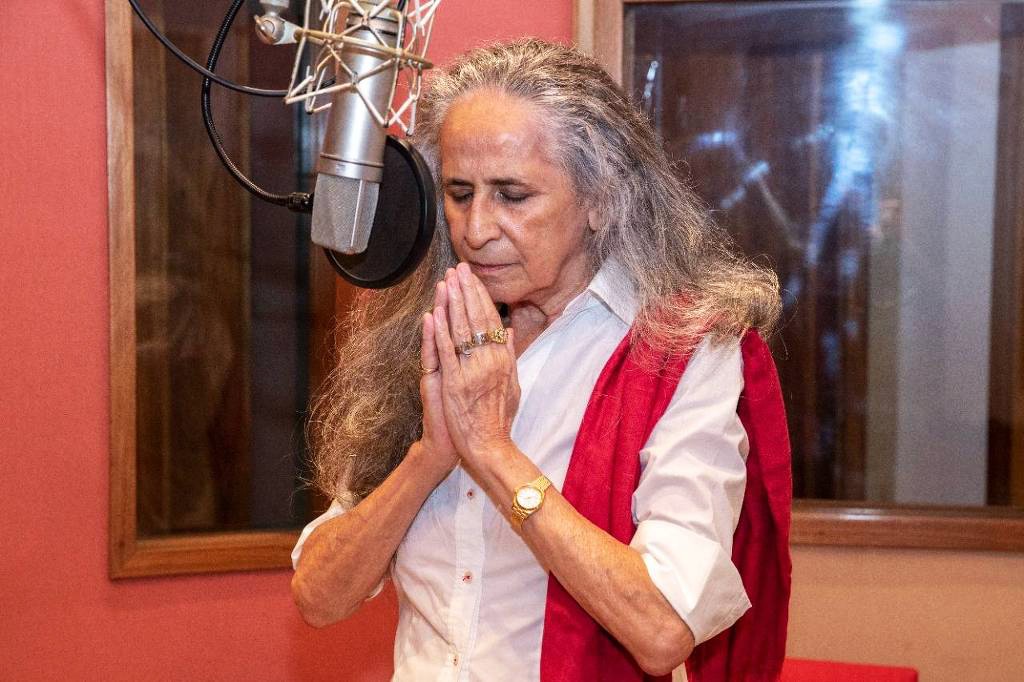 Maria Bethânia faz apelo após enchente em Santo Amaro deixar 80 famílias desabrigadas: ‘A natureza grita’