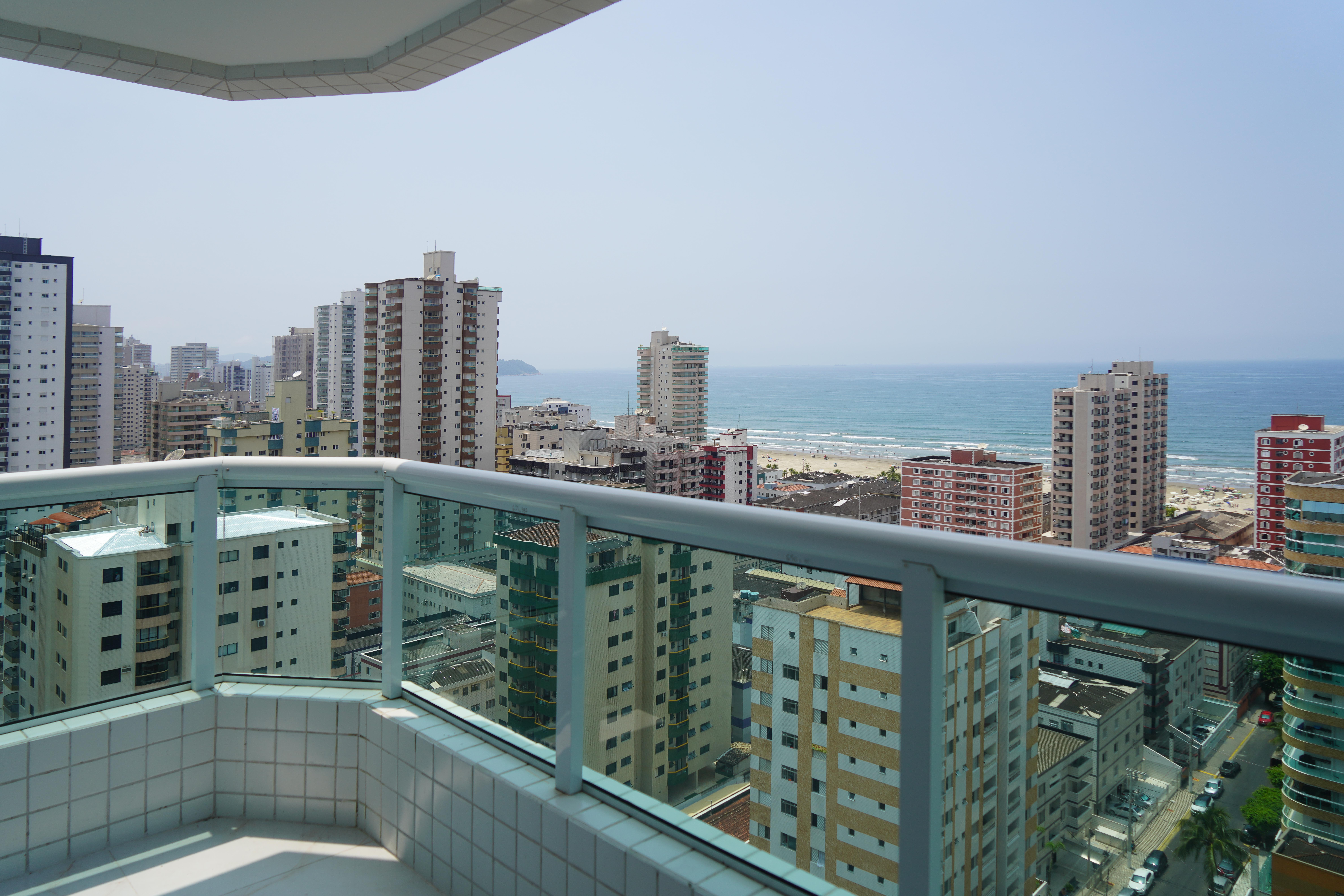 Idoso cai do 15º andar e morre durante instalação de luzes de Natal na sacada