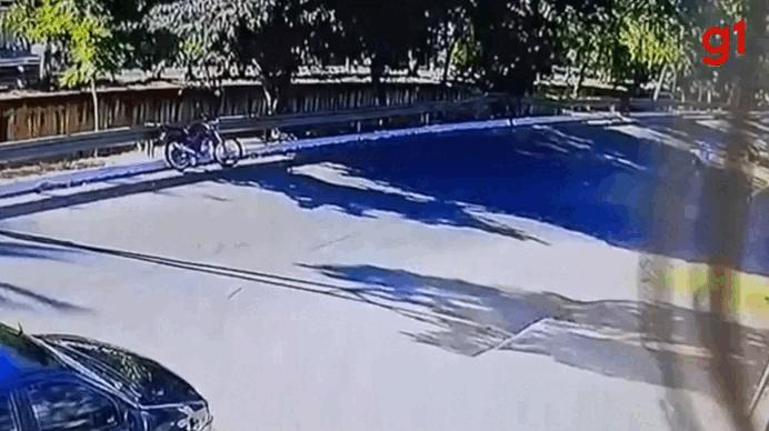 VÍDEO: Jovem morre ao perder controle da bicicleta e cair em córrego em Governador Valadares