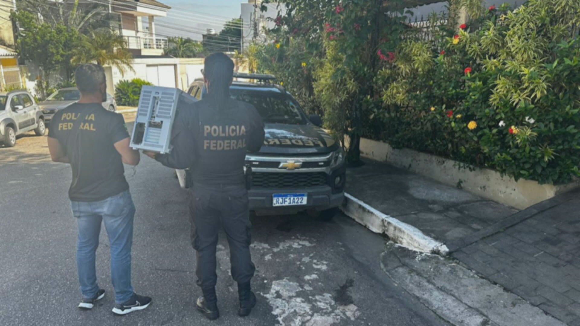 Adolescentes são apreendidos em operação da PF contra estupro virtual e abuso infantil na Baixada Fluminense