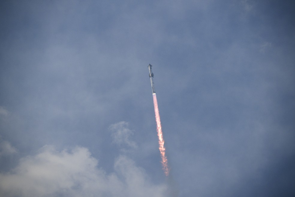 Starship, da empresa SpaceX, foi lançada com sucesso nesta quinta-feira (14), nos Estados Unidos — Foto: Reprodução - AFP