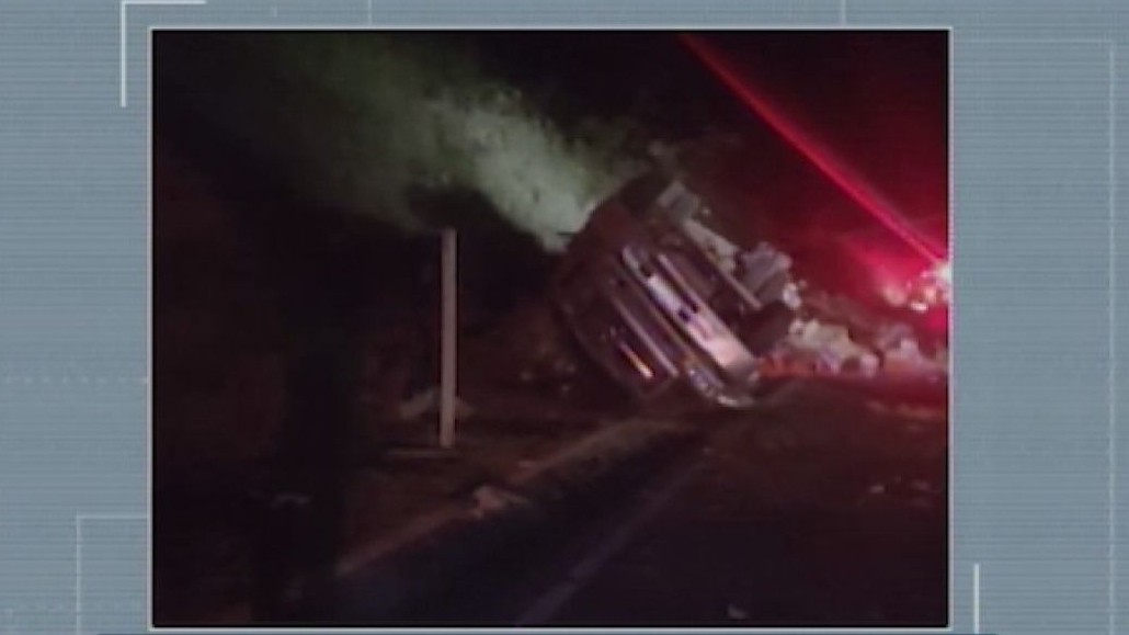Motorista morre após tombar caminhão na BR-354, próximo à Santa Rosa da ...