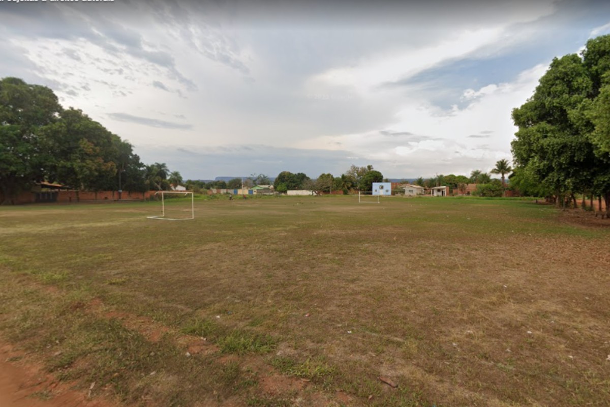 Adolescente é morto a tiros em campo de futebol à luz do dia em MT