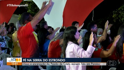 Fiéis se reúnem para missa na Serra do Estrondo, em Paraíso