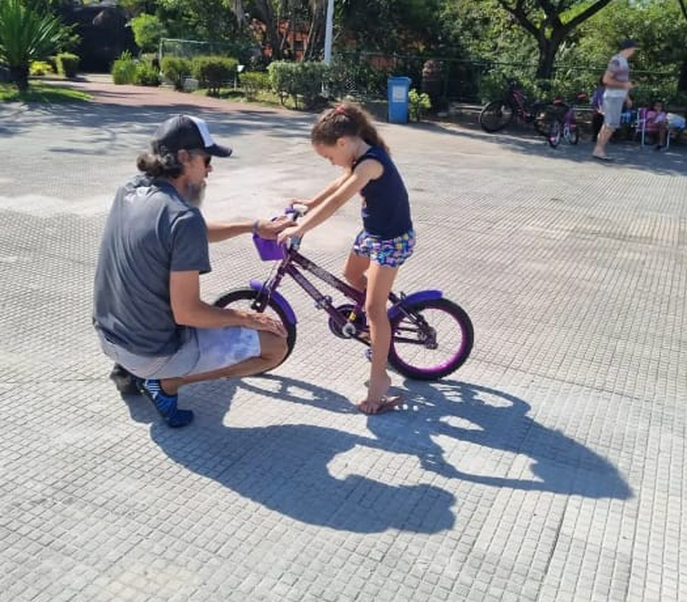 Em 12 anos, voluntários do Bike Anjo ES ensinam mais de 2.500 pessoas a andar de bicicleta no Espírito Santo — Foto: Bike Anjo ES/Reprodução