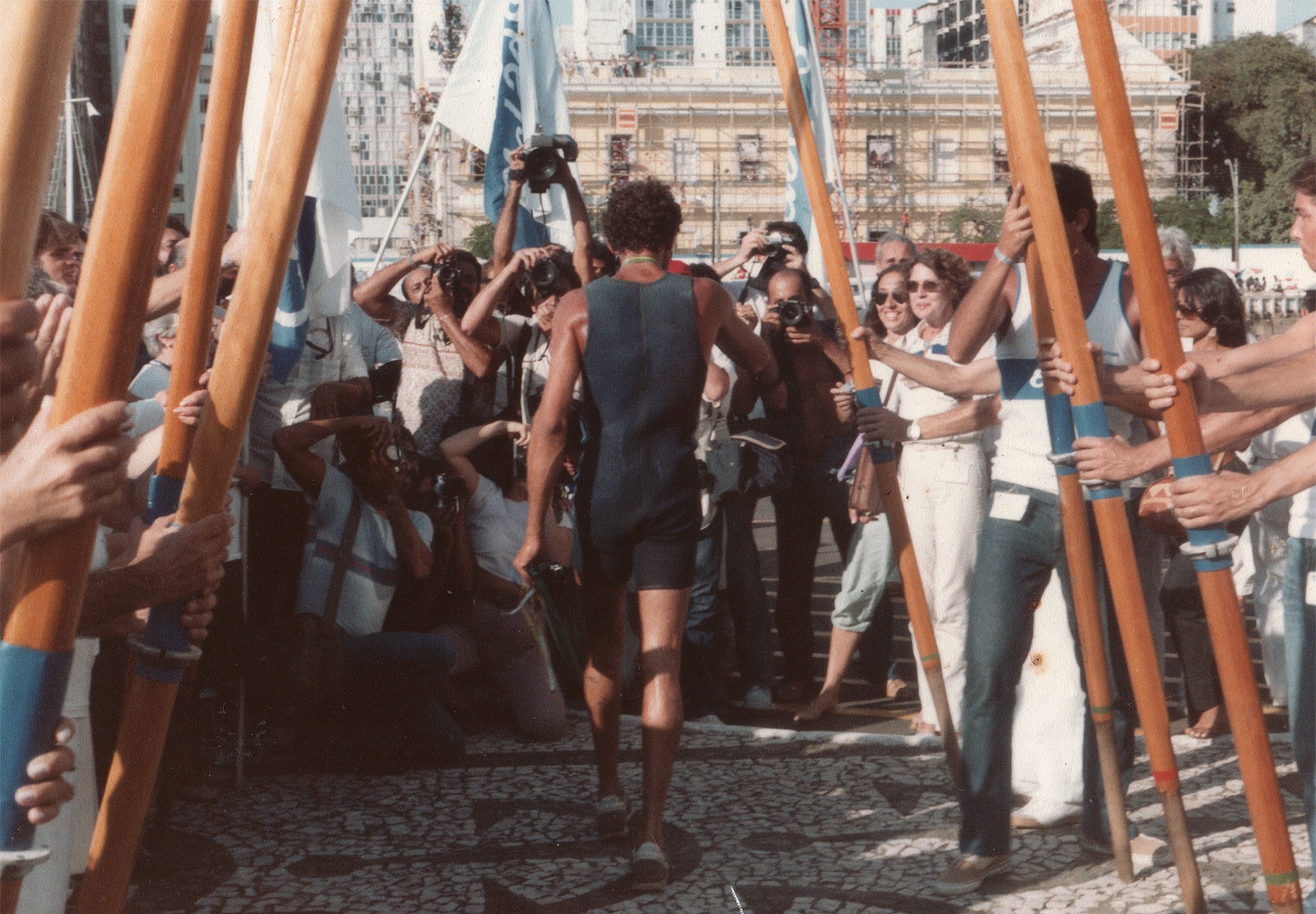 Há 42 anos, Amyr Klink chegava à Bahia após travessia de 100 dias em barco a remo: 'Sabia que ia chegar, vivo ou morto'