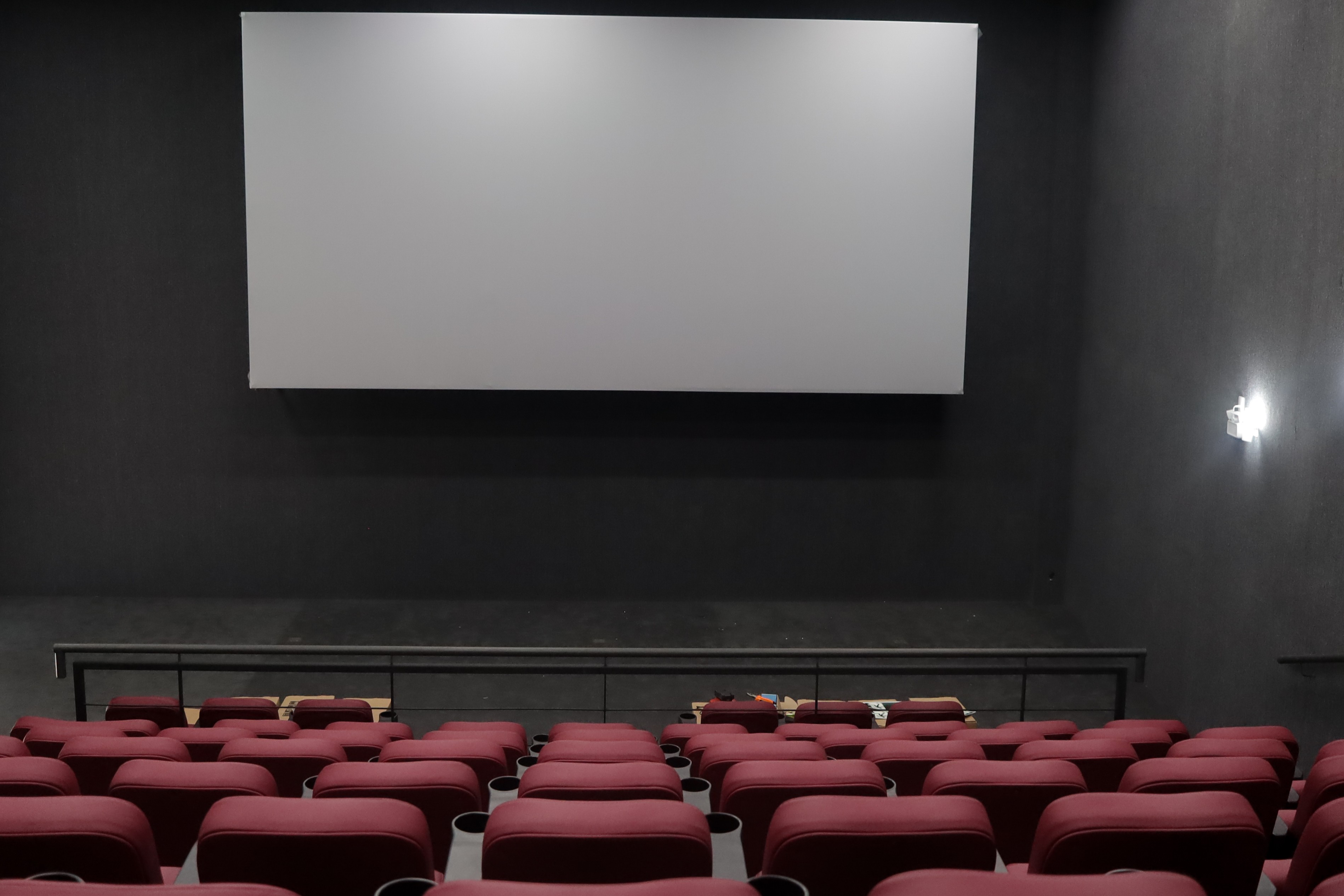 Cine São Pedro é inaugurado com filme ao ar livre e show com o cantor Buchecha; confira a estrutura